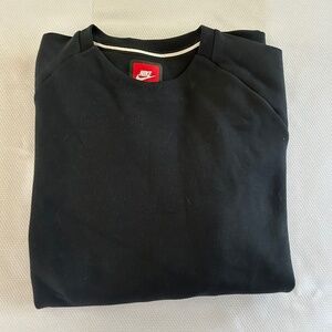 Nike sweatshirt in black